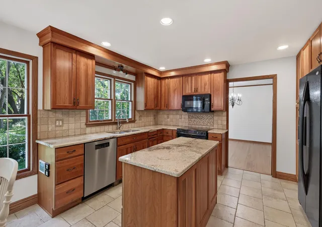 Photo 3 of Single family home for sale at 8906 138th Street Ct, Apple Valley, MN 55124 | MLS# 7105716 | Listing updated on 2026-10-09