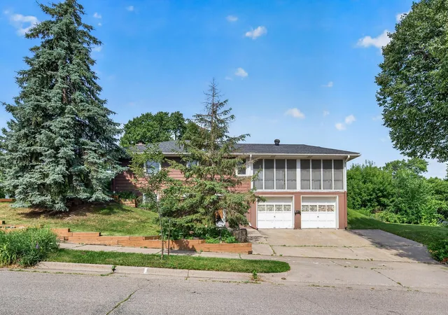 Photo 3 of Single family home for sale at 2600 W 60th Street, Minneapolis, MN 55410 | MLS# 7105735 | Listing updated on 2026-09-22