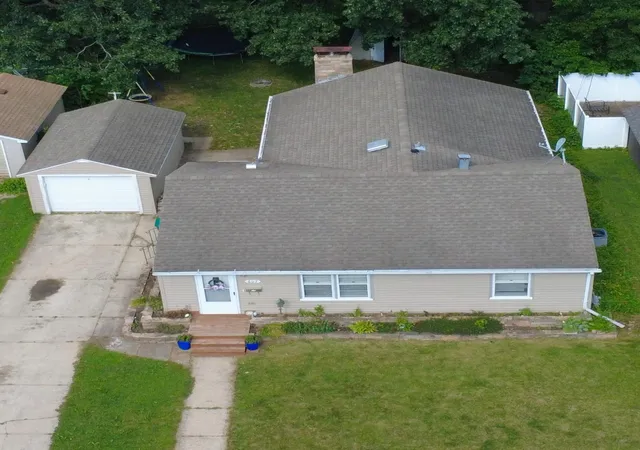 Photo 2 of Single family home for sale at 607 Edgewood Ave, Albert Lea, MN 56007 | MLS# 7105736 | Listing updated on 2026-10-05