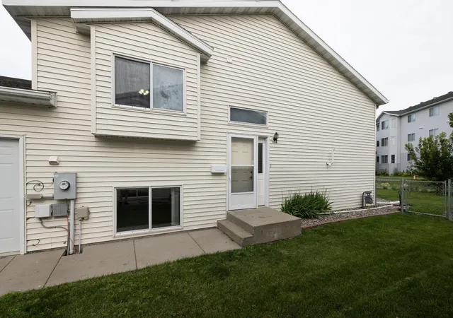 3rd image of 3015 Dakota Park Cir S, Fargo, ND 58104 | MLS# 7105744