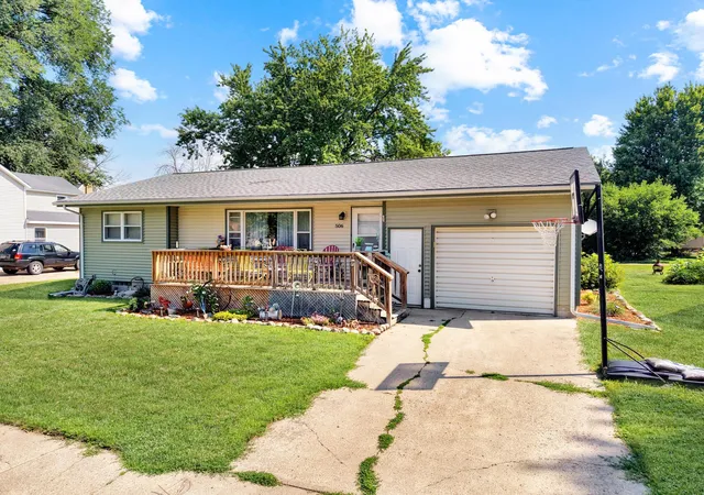2nd image of 506 Lynd St, Marshall, MN 56258 | MLS# 7105757
