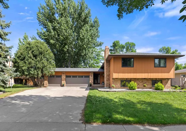 2nd image of 2101 26th Ave S, Fargo, ND 58103 | MLS# 7105762