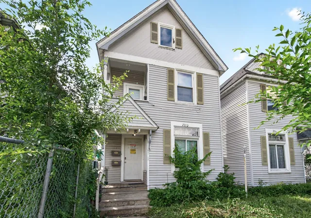 2nd image of 2210 Oakland Ave, Minneapolis, MN 55404 | MLS# 7105774
