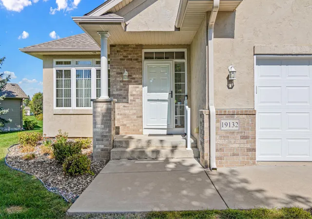 Photo 3 of Single family home for sale at 19132 Inndale Dr, Lakeville, MN 55044 | MLS# 7105782 | Listing updated on 2026-09-23