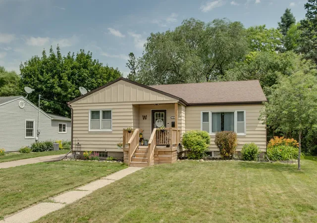 2nd image of 424 15th St S, Moorhead, MN 56560 | MLS# 7105784