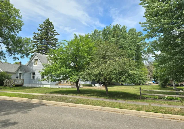 Homes for sale in International Falls, MN | 1020 8Th St, International Falls, MN 56649 | MLS# 7105799
