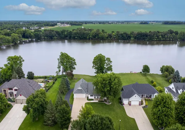 Photo 2 of Single family home for sale at 1085 W Shore Dr Sw, Hutchinson, MN 55350 | MLS# 7105841 | Listing updated on 2026-09-08
