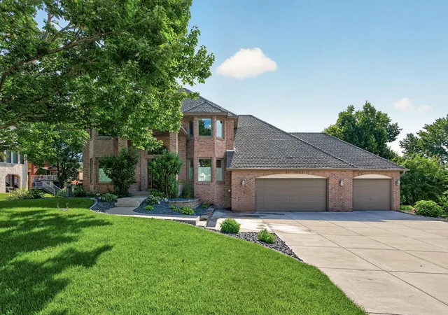 1st image of 4283 Hillview Ln, Saint Paul, MN 55127 | MLS# 7105847