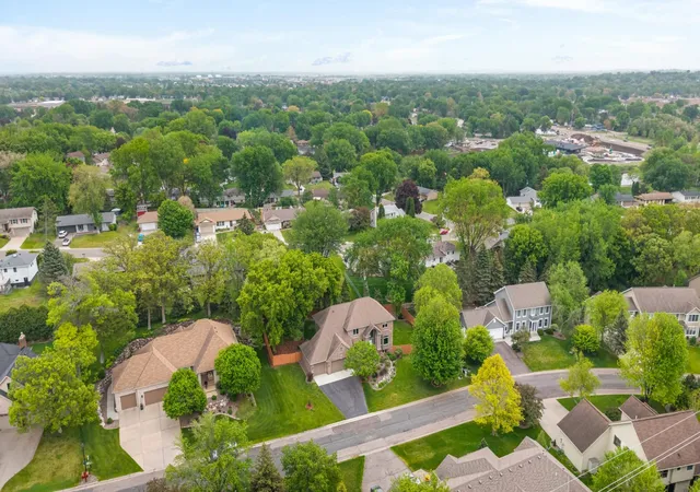 3rd image of 14809 White Oak Dr, Burnsville, MN 55337 | MLS# 7105902