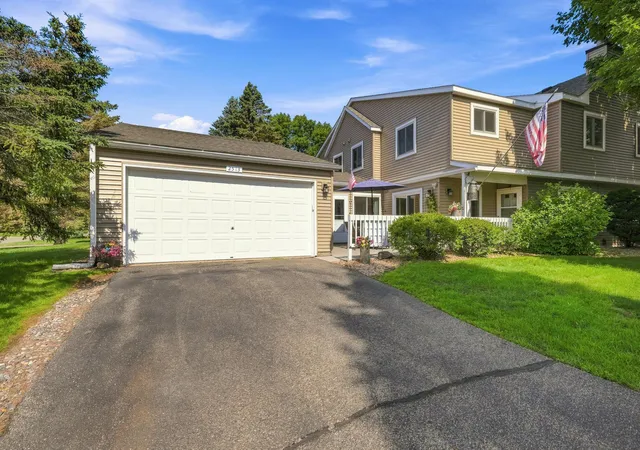 Photo 2 of Sale Pending at 2513 Wimbledon Pl, Saint Paul, MN 55125 | MLS# 7105904 | Listing updated on 2026-07-28