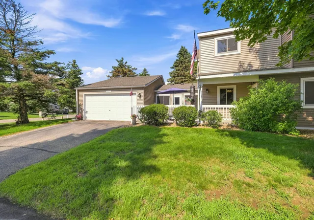 Photo 3 of Sale Pending at 2513 Wimbledon Pl, Saint Paul, MN 55125 | MLS# 7105904 | Listing updated on 2026-07-28