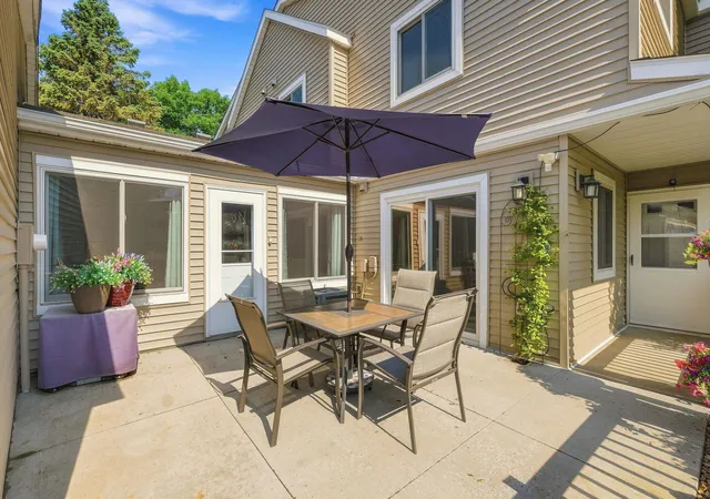 Photo 3 of Sale Pending at 2513 Wimbledon Pl, Saint Paul, MN 55125 | MLS# 7105904 | Listing updated on 2026-07-28