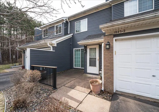Photo 3 of Sale Pending at 1845 Donegal Dr #2, Saint Paul, MN 55125 | MLS# 7105959 | Listing updated on 2026-09-17