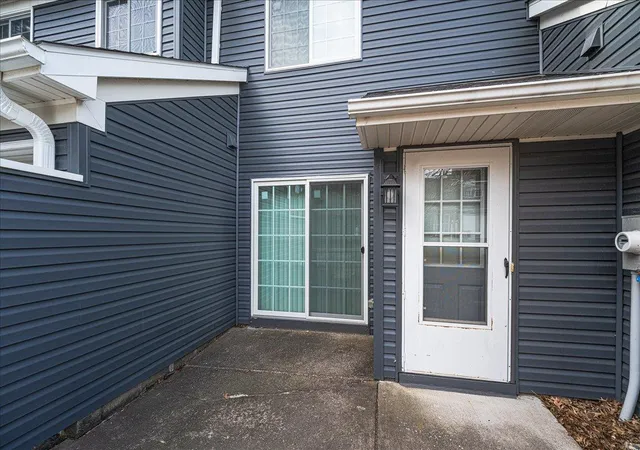 Photo 4 of Sale Pending at 1845 Donegal Dr #2, Saint Paul, MN 55125 | MLS# 7105959 | Listing updated on 2026-09-17