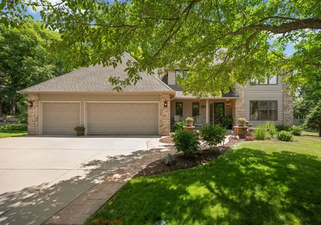 Photo 3 of Sale Pending at 4824 Whispering Ct, Saint Paul, MN 55122 | MLS# 7105964 | Listing updated on 2026-07-24
