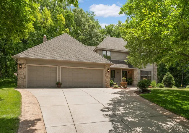 Photo 4 of Sale Pending at 4824 Whispering Ct, Saint Paul, MN 55122 | MLS# 7105964 | Listing updated on 2026-07-24