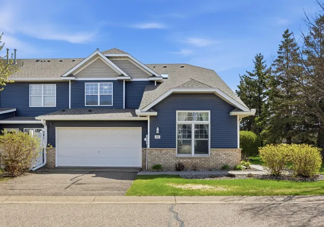 Homes for sale in Oakdale, MN | 401 Hickory Ln N, Oakdale, MN 55128 | MLS# 7105969