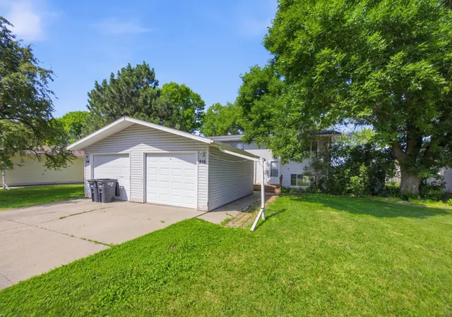 1st image of 914 916 32nd St N, Fargo, ND 58102 | MLS# 7105970