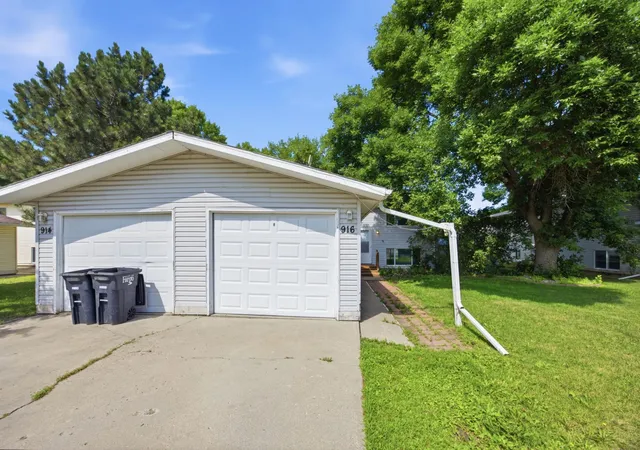 3rd image of 914-916 32Nd St N, Fargo, ND 58102 | MLS# 7105970
