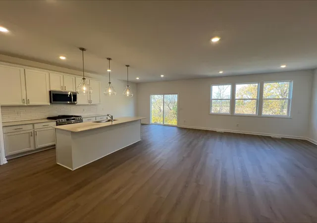 Photo 3 of Single family home for sale at 2125 Traverse Dr, Hugo, MN 55038 | MLS# 7106005 | Listing updated on 2026-10-22