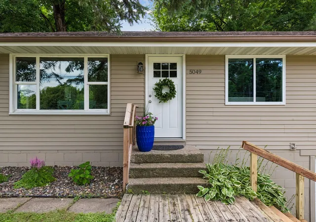 2nd image of 5049 Shoreline Dr, Mound, MN 55364 | MLS# 7106011