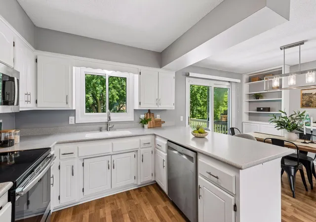 4th image of 4524 Morningside Ave, Saint Paul, MN 55127 | MLS# 7106024