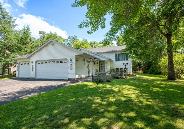 1st image of 14420 Cottage Grove Dr, Baxter, MN 56425 | MLS# 7106026