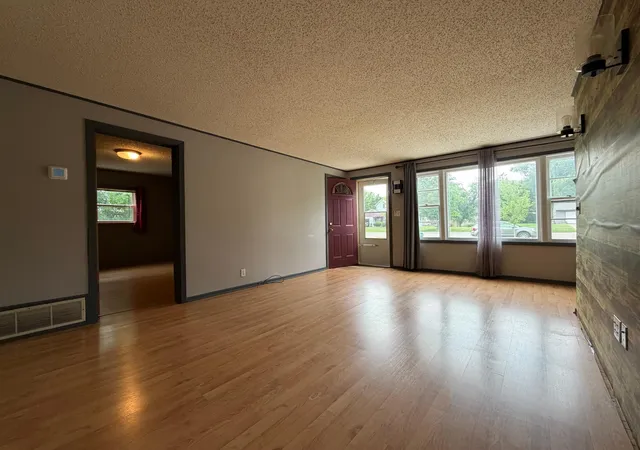 3rd image of 318 Grove St N, Mora, MN 55051 | MLS# 7106056