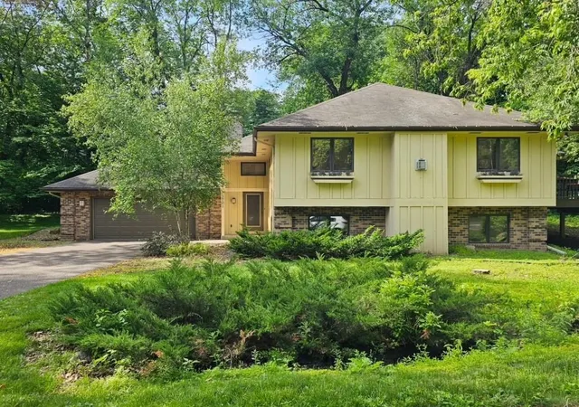 Homes for sale in Minnetonka, MN | 13701 Wood Ln, Minnetonka, MN 55305 | MLS# 7106067