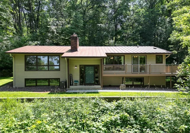 1st image of E865 Woodridge Dr, Eau Claire, WI 54701 | MLS# 7106082
