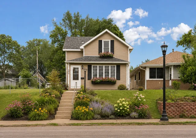 Homes for sale in Minneapolis, MN | 1915 Glenwood Ave, Minneapolis, MN 55405 | MLS# 7106105