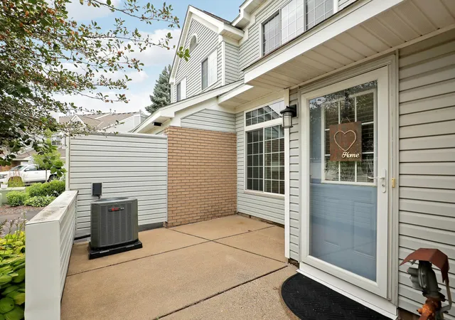 Photo 3 of Sale Pending at 506 Lovell Ave #6, Saint Paul, MN 55113 | MLS# 7106112 | Listing updated on 2026-10-07