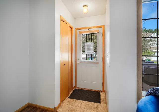 Photo 4 of Sale Pending at 506 Lovell Ave #6, Saint Paul, MN 55113 | MLS# 7106112 | Listing updated on 2026-10-07