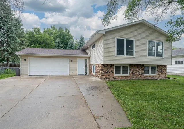 Homes for sale in Mankato, MN | 2104 Fair St, Mankato, MN 56001 | MLS# 7106115
