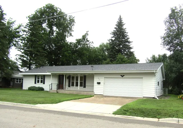 Photo 3 of Single family home for sale at 407 Eichelberger Ave, Montevideo, MN 56265 | MLS# 7106119 | Listing updated on 2026-08-01