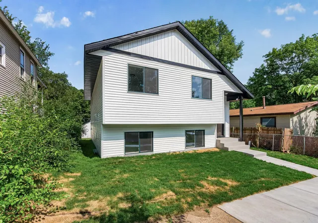 Photo 1 of Single family home for sale at 926 Galtier St, Saint Paul, MN 55117 | MLS# 7106139 | Listing updated on 2026-08-28