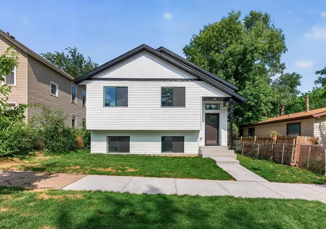 Photo 2 of Single family home for sale at 926 Galtier St, Saint Paul, MN 55117 | MLS# 7106139 | Listing updated on 2026-08-28