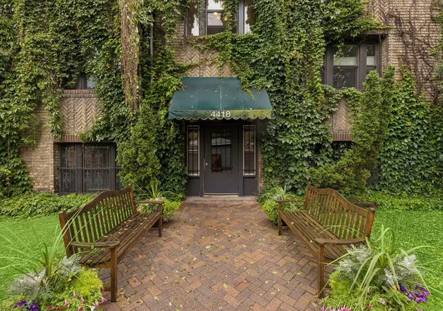 Photo 3 of Condo for sale at 4418 W Lake Harriet Pkwy #205, Minneapolis, MN 55410 | MLS# 7106160 | Listing updated on 2026-09-28