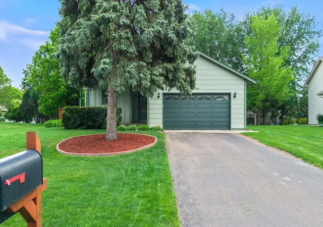 Photo 1 of Single family home for sale at 1009 Gramsey Pl, Burnsville, MN 55306 | MLS# 7106161 | Listing updated on 2026-08-14
