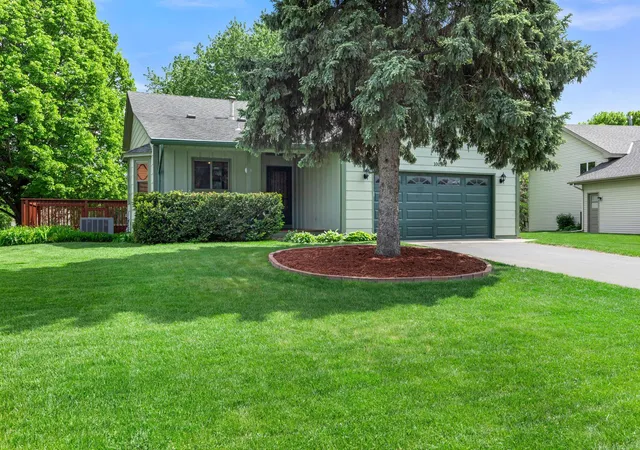 Photo 2 of Single family home for sale at 1009 Gramsey Pl, Burnsville, MN 55306 | MLS# 7106161 | Listing updated on 2026-08-14