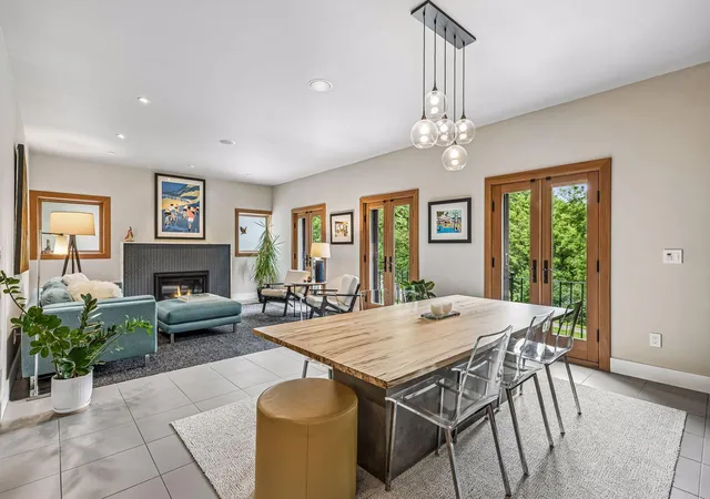 Photo 4 of Sale Pending at 747 Kenwood Pkwy, Minneapolis, MN 55403 | MLS# 7106175 | Listing updated on 2026-08-25
