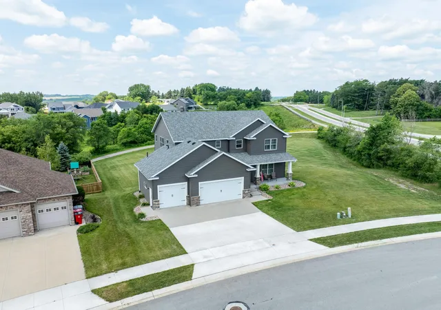 3rd image of 6485 Summit Pointe Rd Nw, Rochester, MN 55901 | MLS# 7106185