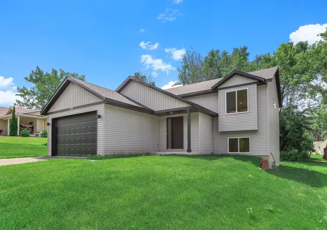 Homes for sale in Faribault, MN | 1105 2nd St Se, Faribault, MN 55021 | MLS# 7106233