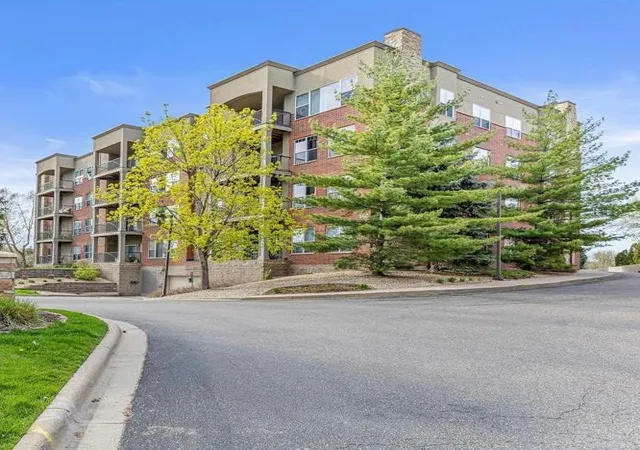 Homes for sale in Saint Louis Park, MN | 460 Ford Rd #203, Saint Louis Park, MN 55426 | MLS# 7106248