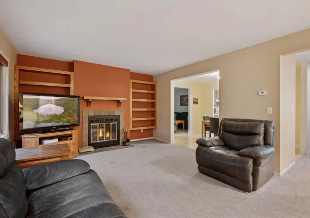 Photo 3 of Single family home for sale at 1603 Raindrop Dr, Saint Paul, MN 55121 | MLS# 7106271 | Listing updated on 2026-08-10