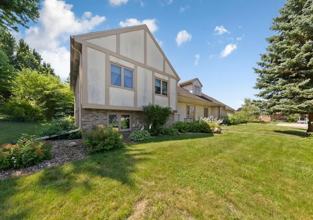 1st image of 1440 Sunset Dr Sw, Owatonna, MN 55060 | MLS# 7106274