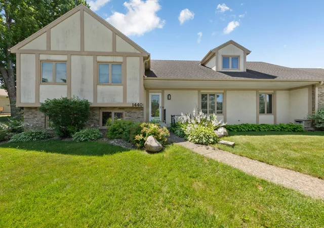 2nd image of 1440 Sunset Dr Sw, Owatonna, MN 55060 | MLS# 7106274