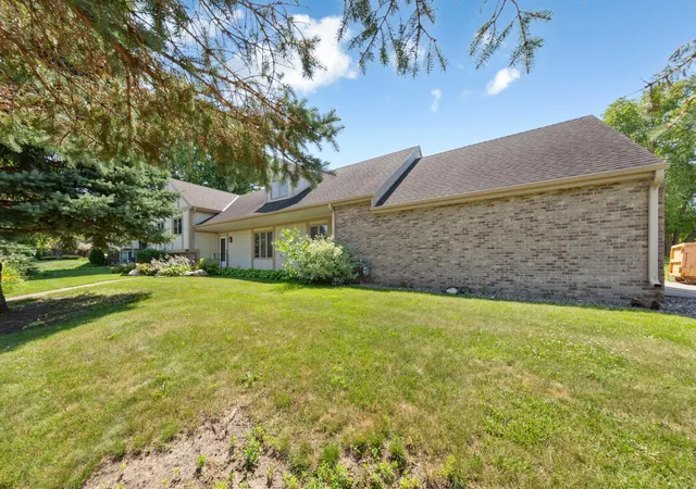 Photo 3 of Single family home for sale at 1440 Sunset Dr SW, Owatonna, MN 55060 | MLS# 7106274 | Listing updated on 2026-10-02