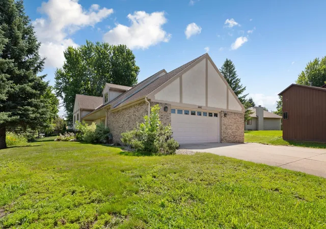 Photo 4 of Single family home for sale at 1440 Sunset Dr SW, Owatonna, MN 55060 | MLS# 7106274 | Listing updated on 2026-10-02