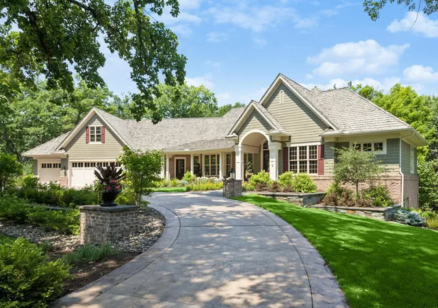 Photo 1 of Mansion for sale at 6 Bent Tree Ln, Saint Paul, MN 55127 | MLS# 7106279 | Listing updated on 2026-08-03